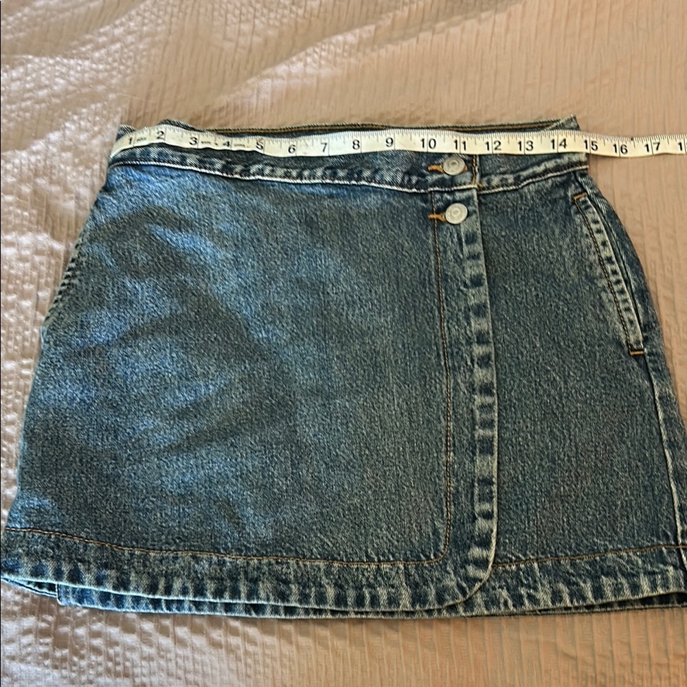 Y2K Woman’s Levi’s denim Mini Skirt size 25